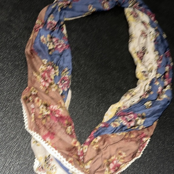 Maurice’s NWOT Floral Multicolor Scarf - Picture 2 of 4